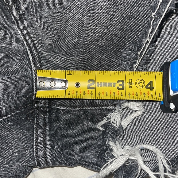 Black Levi’s, button up cutoff denim shorts!! - Picture 6 of 10